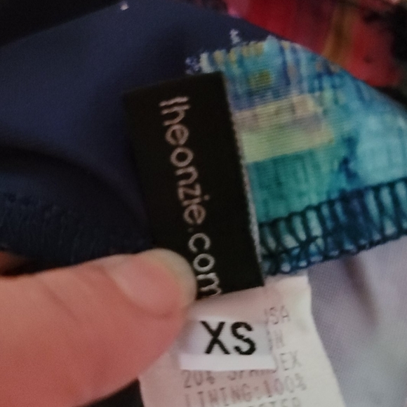 Onzie Crop Leggings - Picture 3 of 4